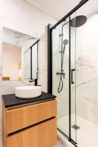 a bathroom with a sink and a shower at Studio standing plein centre Aix in Aix-en-Provence +22 photos
