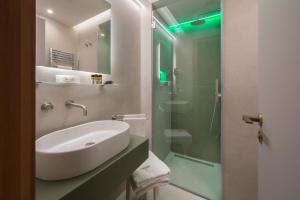 a bathroom with a sink and a glass shower at Montespina Park Hotel in Naples
