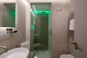 a bathroom with a glass shower with a toilet at Montespina Park Hotel in Naples