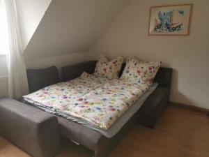 a bed with a blanket on top of it in a room at s´Paradies Ferienwohnung in Beilngries