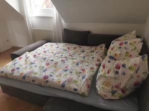 a bed with a blanket and two pillows on it at s´Paradies Ferienwohnung in Beilngries