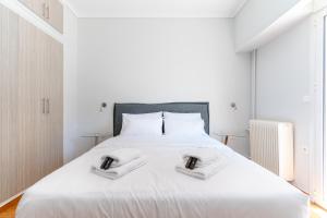 Postelja oz. postelje v sobi nastanitve Sea Breeze Suite Next to Flisvos Marina & Beach