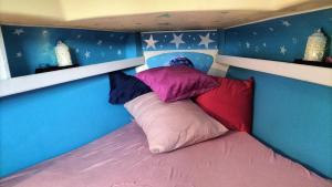 a bed in a room with stars on the wall at La Perle d'orient A man donné in Gruissan +1 photo