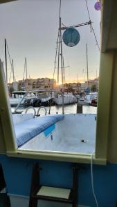 a boat with a mattress on a dock with boats at La Perle d'orient A man donné in Gruissan