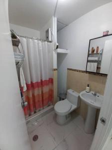 a bathroom with a toilet and a sink at Casa Herrera in Ica
