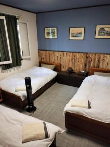 Postel nebo postele na pokoji v ubytování Madarao Mountain Lodge