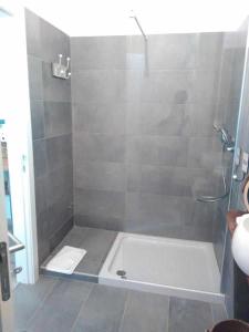 Ένα μπάνιο στο Casa Amarela Alojamento Local