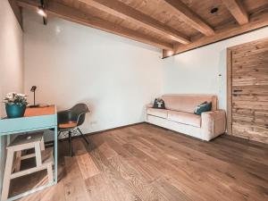 Posedenie v ubytovaní CLOUD 9 - Penthouse with Private Rooftop Terrace & Whirlpool in Zillertal, presented by AlpenLuxus