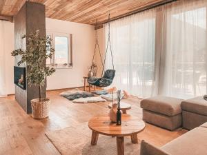 Posedenie v ubytovaní CLOUD 9 - Penthouse with Private Rooftop Terrace & Whirlpool in Zillertal, presented by AlpenLuxus