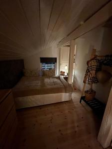 a bedroom with a large bed in a room at Harekaergaardsvej in Kirke-Hyllinge