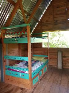 Ch'i Bocól Community Hostel客房内的一张或多张双层床