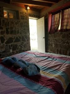 Ένα ή περισσότερα κρεβάτια σε δωμάτιο στο Ch'i Bocól Community Hostel