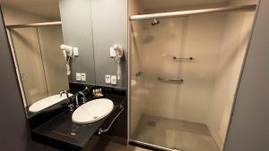 Um banheiro em Hotel Vivenzo Savassi Belo Horizonte