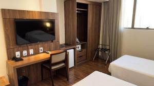 Cama ou camas em um quarto em Hotel Vivenzo Savassi Belo Horizonte