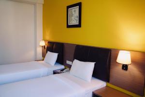 Postel nebo postele na pokoji v ubytování Hotel Sentral Melaka @ City Centre