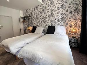 Postel nebo postele na pokoji v ubytování Studio de charme 30m², centre historique de Moulins, 2 lits jumelables, tout équipé, proche commodités - FR-1-489-472