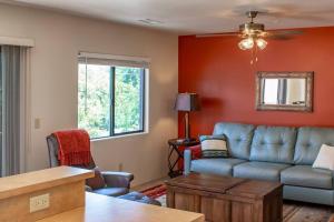 A seating area at Carnelian Coyote - Fabulous Condo in West Sedona!