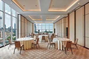 Ein Restaurant oder anderes Speiselokal in der Unterkunft Four Points by Sheraton Kuala Lumpur, Chinatown 