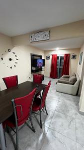 a living room with a table and chairs and a couch at Las Rejas Departamento in San Fernando del Valle de Catamarca