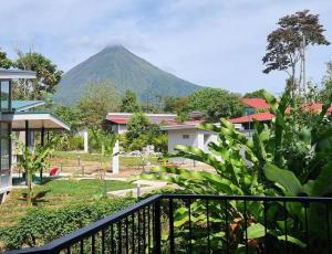 a view of a mountain from a balcony at Villas Töcu - Casa Colibrí in Fortuna