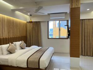 Postel nebo postele na pokoji v ubytování Tulsi Hotel + 37 fotografií