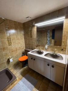 Vannituba majutusasutuses Creek’s cave studio - The paradise for climbers