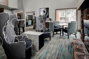 A seating area at Residence Inn by Marriott Cleveland Independence