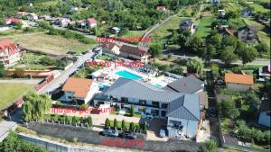 an aerial view of a house with a swimming pool at Pensiunea White Department in Vlădeşti