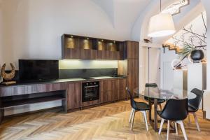 Kuchyňa alebo kuchynka v ubytovaní Ferrini Home - Piazza Trento