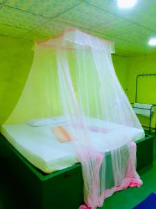 Postel nebo postele na pokoji v ubytování Peacock Family Stay + 123 fotografií