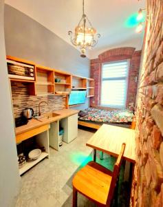 a kitchen with a desk and a table in a room at Studio Centrum Wejście na kod Code entry in Szczecin