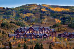 Ett flygfoto av The Ritz-Carlton, Bachelor Gulch