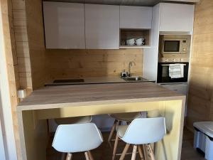 Kuchnia lub aneks kuchenny w obiekcie Casas de A Uriceira