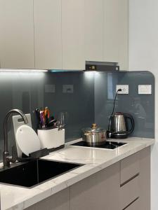 a kitchen with a stove with pots and pans on it at Vinhome Smartcity - Căn hộ cao cấp full tiện ích TTA in Hanoi