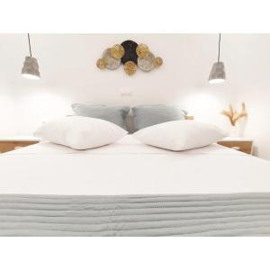 Aetherian Suites客房内的一张或多张床位