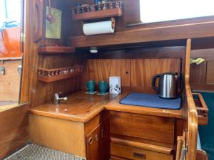 a small kitchen in the back of a boat at Pāvilostas_laivas in Pāvilosta