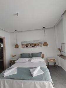 Aetherian Suites客房内的一张或多张床位