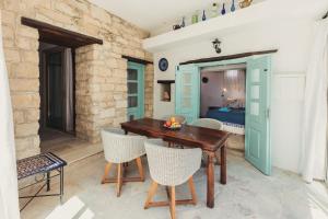 Posezení v ubytování Archondia House - Holiday Apartments With Pool + 37 fotografií