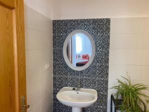 a bathroom with a sink and a mirror at Apartamentossierradegata La Noguera villamiel in Villamiel
