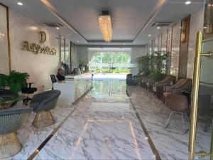 Nice两房公寓家庭绝佳度假房一楼水系的休息区