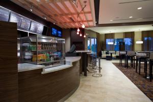 The lounge or bar area at Courtyard by Marriott Starkville MSU at The Mill Conference Center