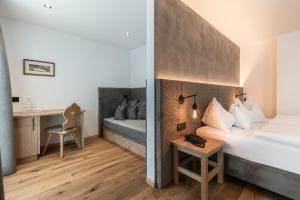 Postel nebo postele na pokoji v ubytování Hotel Niblea Dolomites