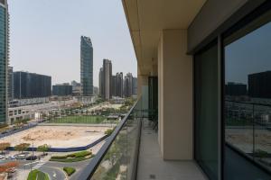 Nespecifikovaný výhled na destinaci Dubaj nebo výhled na město při pohledu z apartmánu
