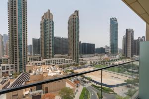 Nespecifikovaný výhled na destinaci Dubaj nebo výhled na město při pohledu z apartmánu