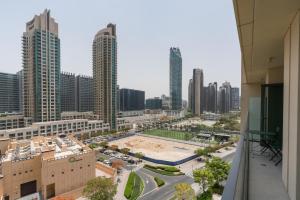 Nespecifikovaný výhled na destinaci Dubaj nebo výhled na město při pohledu z apartmánu