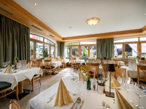 Restaurace v ubytování Alpen Glück Hotel Kirchberger Hof