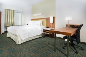 Postel nebo postele na pokoji v ubytování SpringHill Suites by Marriott Houston Westchase