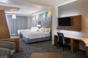 a hotel room with two beds and a desk at Courtyard by Marriott Hot Springs in Hot Springs +16 photos