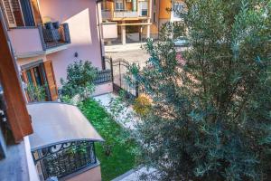 A garden outside Casa Lilla 1 e 2