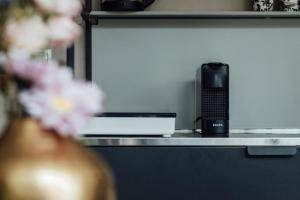 a counter with a vase of flowers on a shelf at Zoo apartment in Emmen